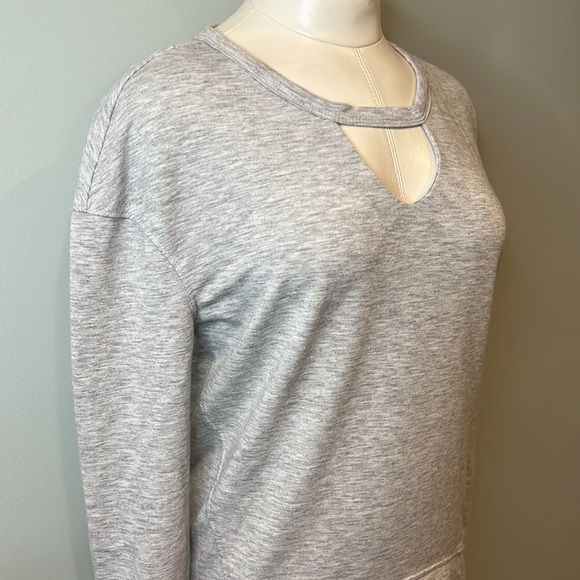 Women’s Juicy Couture Gray Long Sleeve Keyhole Neckline Shirt - Picture 6 of 10